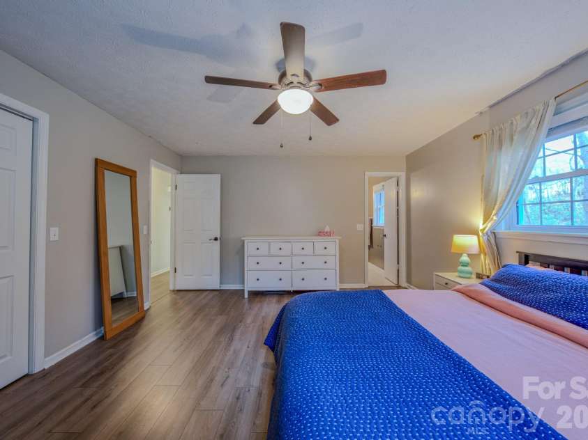 195 Long John Drive, Hendersonville, NC 28791.  MLS# CAR4360277, YatesRealty ID 7842. PRIMARY BEDROOM