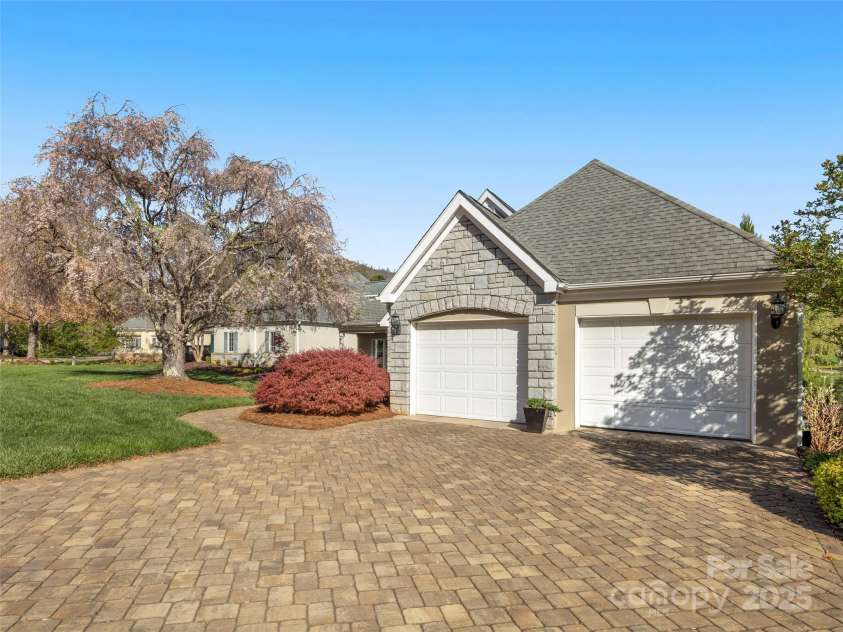 22 Clovelly Way, Asheville, NC 28803.  MLS# CAR4302193, YatesRealty ID 7844. 