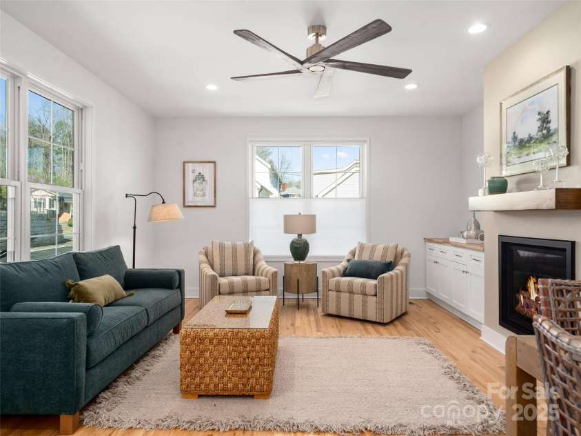 43 Skyvue Court, Saluda, NC 28773.  MLS# CAR4199637, YatesRealty ID 7845. Comfortable and inviting design