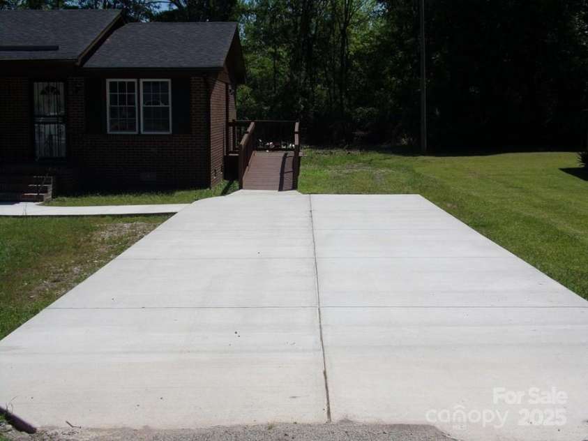 556 Roundtree Circle, Chester, SC 29706.  MLS# CAR4318394, YatesRealty ID 7846. 