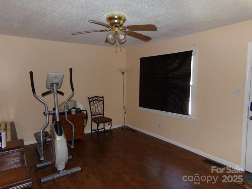 556 Roundtree Circle, Chester, SC 29706.  MLS# CAR4318394, YatesRealty ID 7846. 