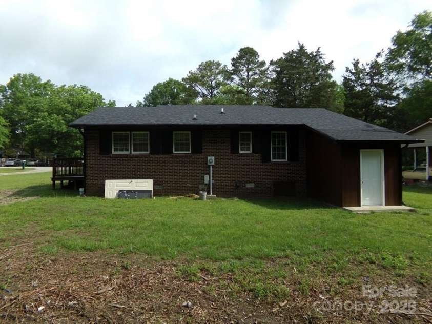 556 Roundtree Circle, Chester, SC 29706.  MLS# CAR4318394, YatesRealty ID 7846. 
