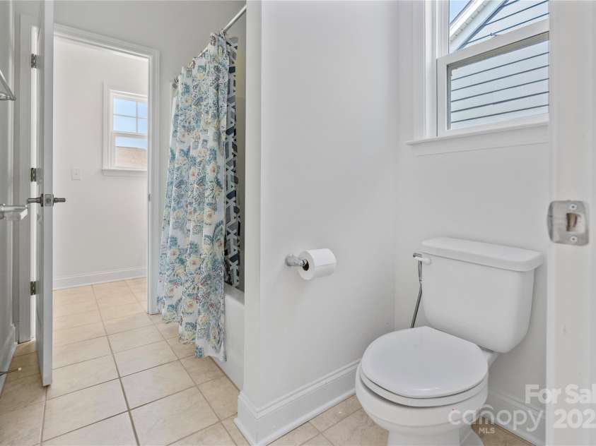 184 Tetcott Street, Mooresville, NC 28115.  MLS# CAR4246979, YatesRealty ID 7848. Jack & Jill in Between Bedrooms 3 & 4