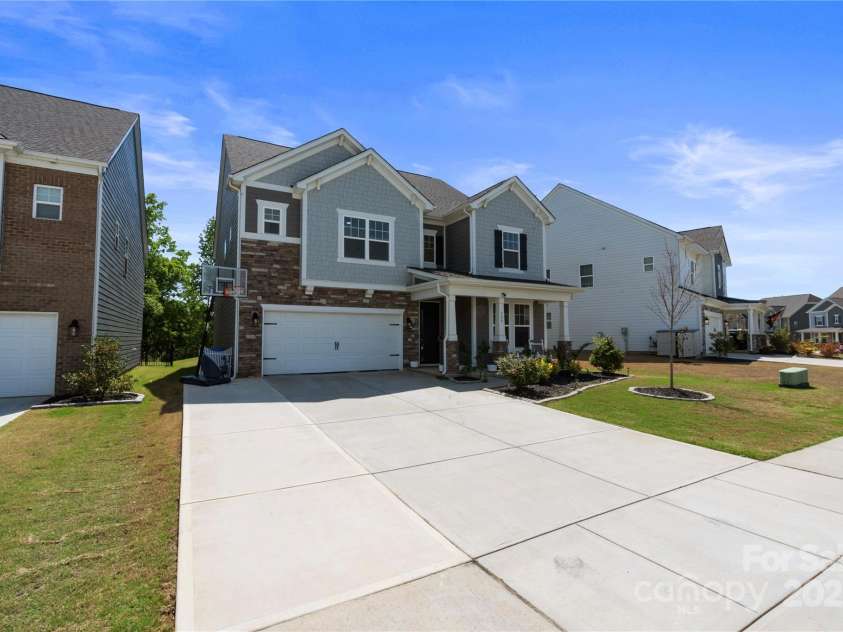 184 Tetcott Street, Mooresville, NC 28115.  MLS# CAR4246979, YatesRealty ID 7848. Oversized Driveway
