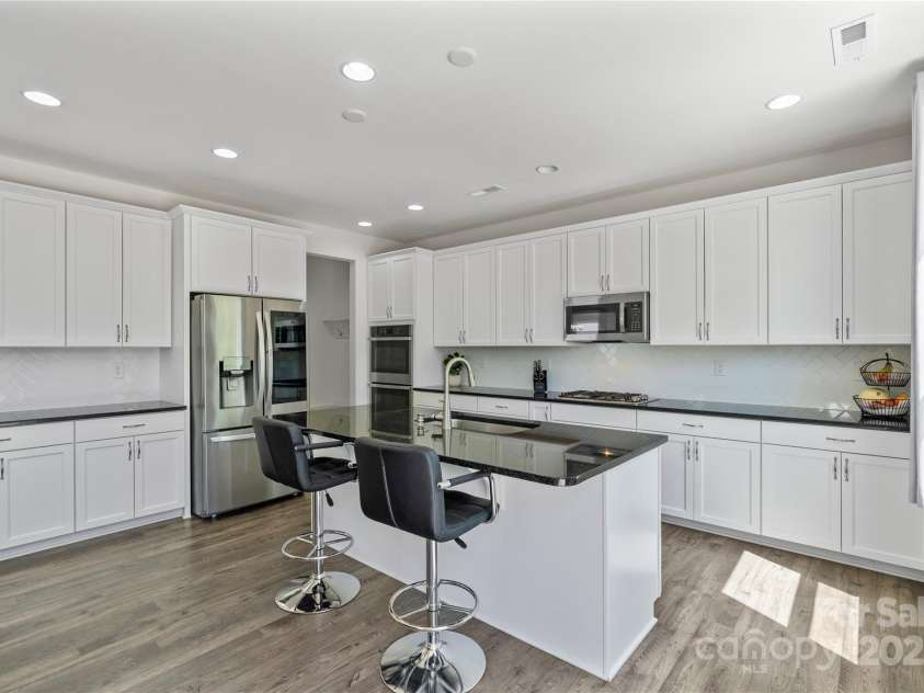 184 Tetcott Street, Mooresville, NC 28115.  MLS# CAR4246979, YatesRealty ID 7848. Plenty of Cabinets