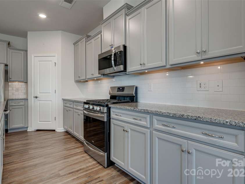 14124 Southbridge Forest Drive, Charlotte, NC 28273.  MLS# CAR4318269, YatesRealty ID 785. 