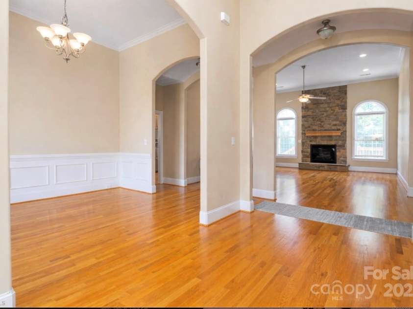 283 Norwood Hills Drive, Winston Salem, NC 27107.  MLS# CAR4333482, YatesRealty ID 785. Foyer - furniture virtually removed 