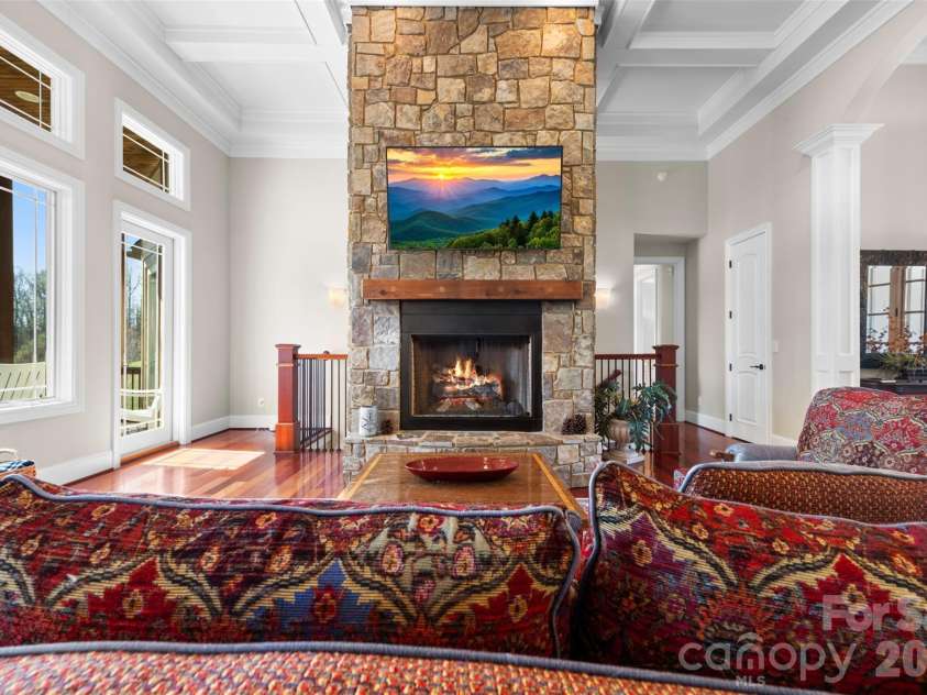 46 N Ridge Lane, Newland, NC 28657.  MLS# CAR4364617, YatesRealty ID 7850. 