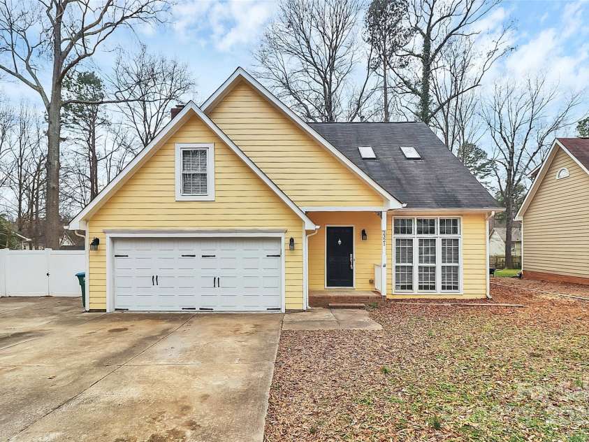 2321 Heathershire Lane, Matthews, NC 28105.  MLS# CAR4221274, YatesRealty ID 7851. 