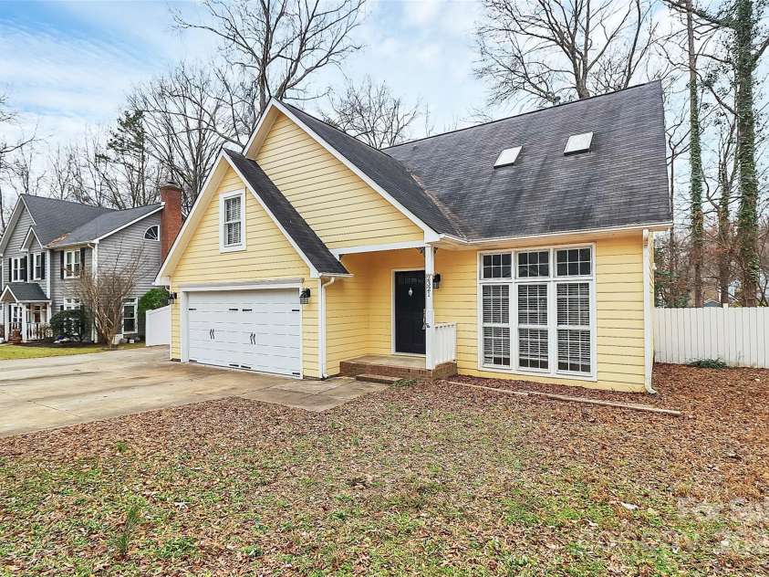 2321 Heathershire Lane, Matthews, NC 28105.  MLS# CAR4221274, YatesRealty ID 7851. 