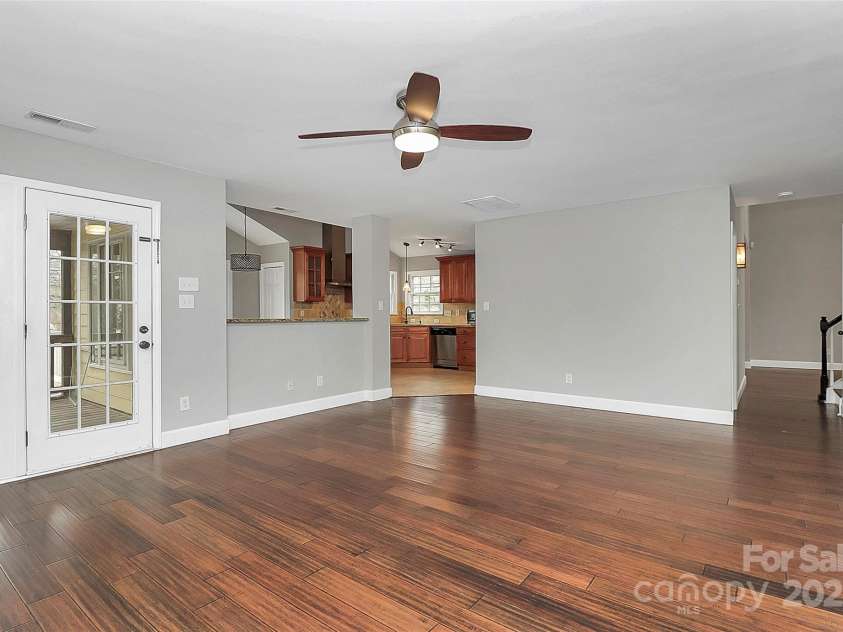 2321 Heathershire Lane, Matthews, NC 28105.  MLS# CAR4221274, YatesRealty ID 7851. 