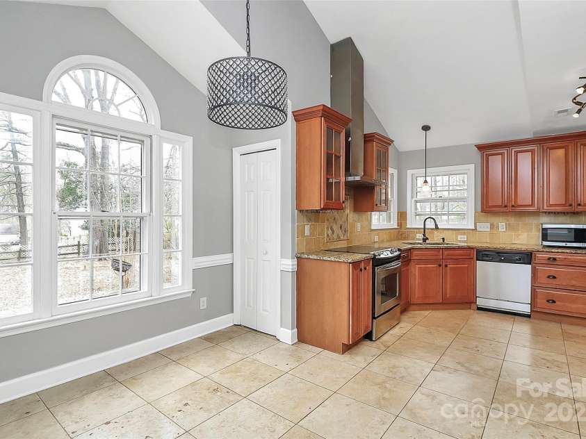 2321 Heathershire Lane, Matthews, NC 28105.  MLS# CAR4221274, YatesRealty ID 7851. 