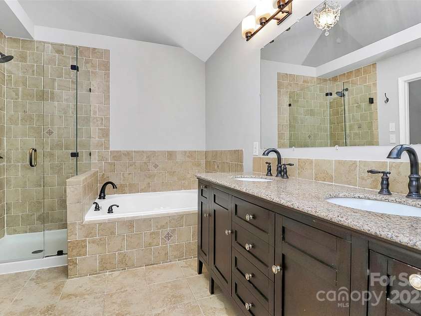 2321 Heathershire Lane, Matthews, NC 28105.  MLS# CAR4221274, YatesRealty ID 7851. 