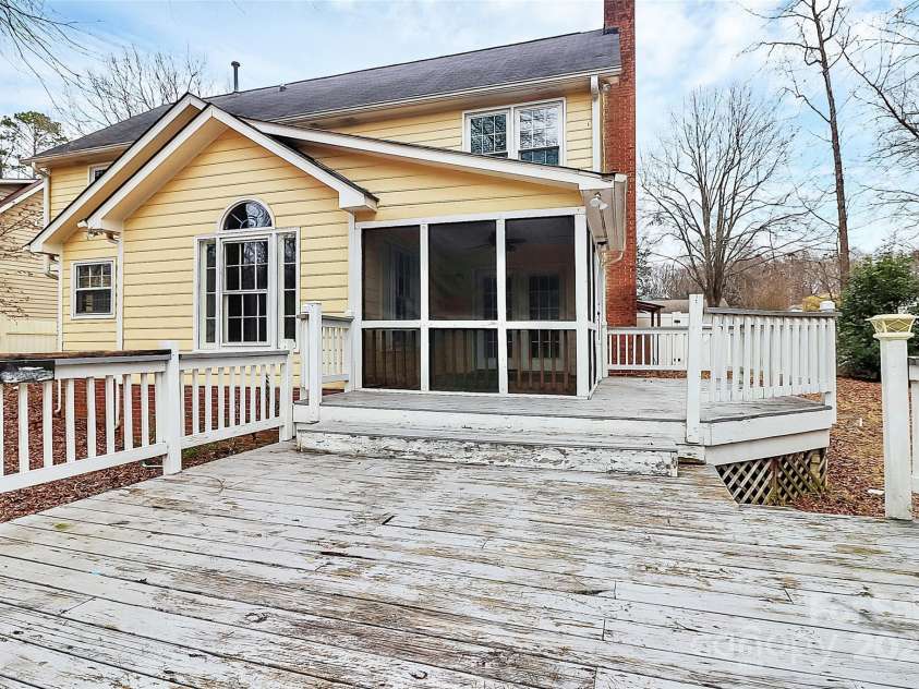 2321 Heathershire Lane, Matthews, NC 28105.  MLS# CAR4221274, YatesRealty ID 7851. 