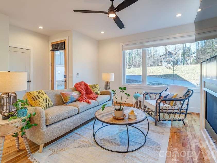 21 Orrinel Way, Asheville, NC 28806.  MLS# CAR4333114, YatesRealty ID 7852. 