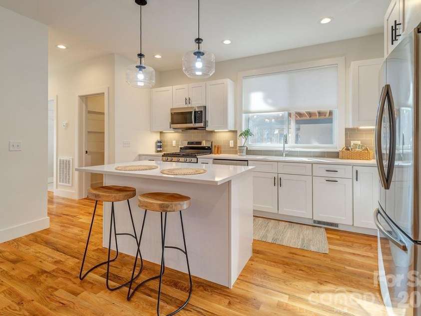 21 Orrinel Way, Asheville, NC 28806.  MLS# CAR4333114, YatesRealty ID 7852. 
