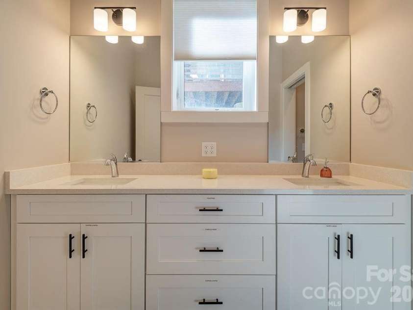 21 Orrinel Way, Asheville, NC 28806.  MLS# CAR4333114, YatesRealty ID 7852. 