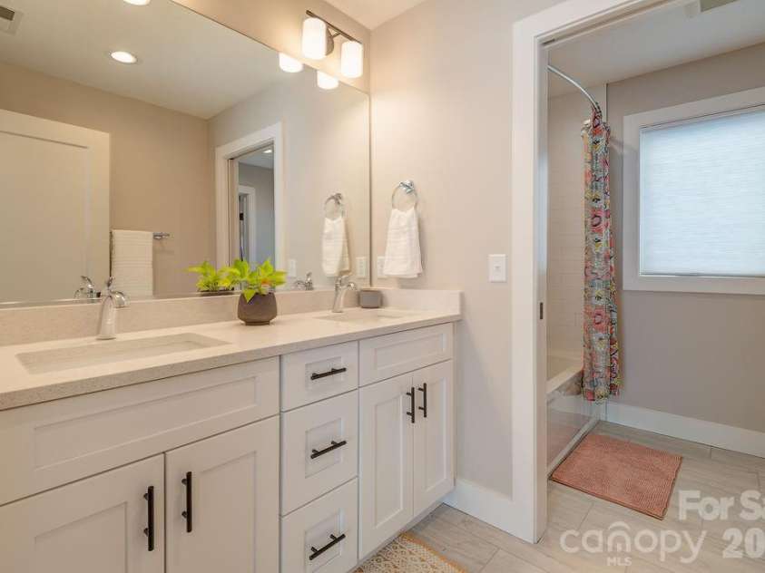 21 Orrinel Way, Asheville, NC 28806.  MLS# CAR4333114, YatesRealty ID 7852. 