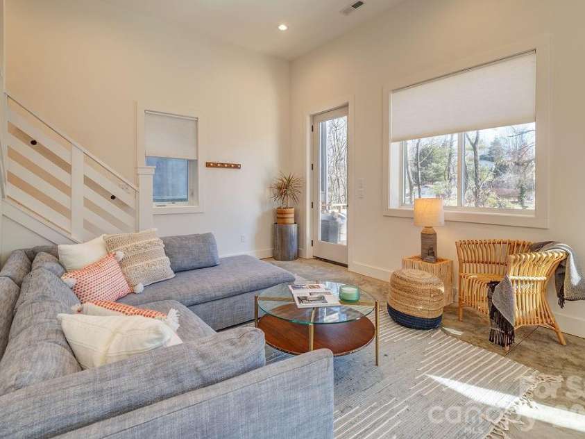 21 Orrinel Way, Asheville, NC 28806.  MLS# CAR4333114, YatesRealty ID 7852. 