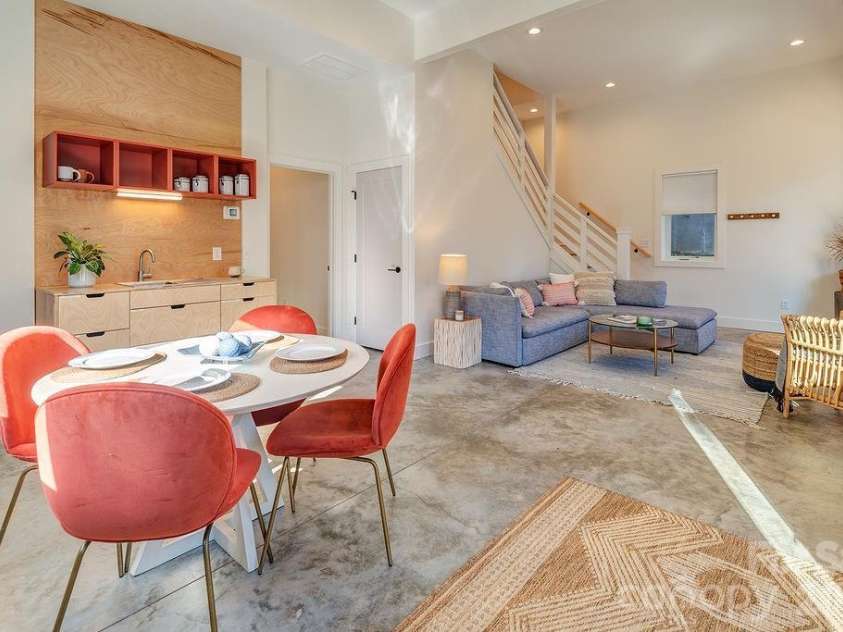 21 Orrinel Way, Asheville, NC 28806.  MLS# CAR4333114, YatesRealty ID 7852. 