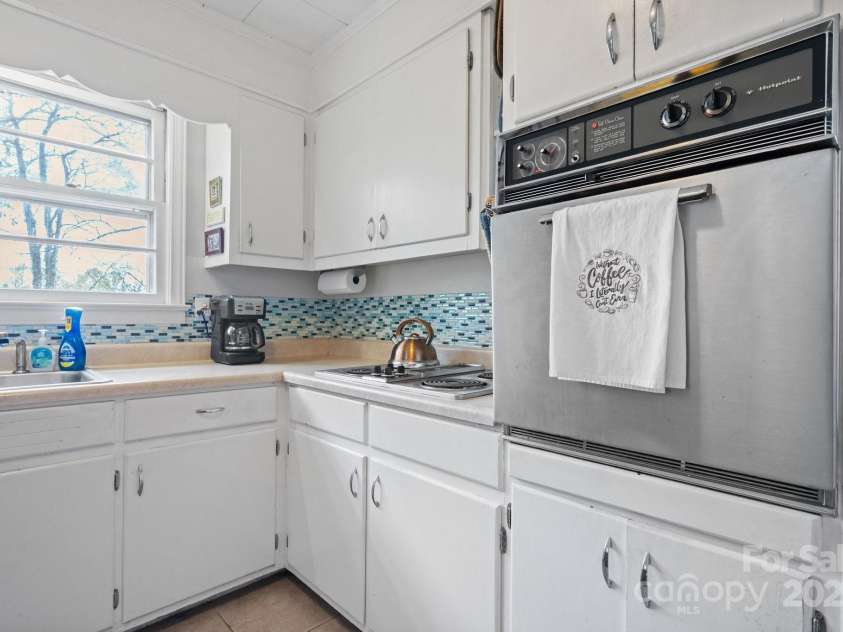 332 Swanson Drive, Lenoir, NC 28645.  MLS# CAR4246701, YatesRealty ID 7853. 