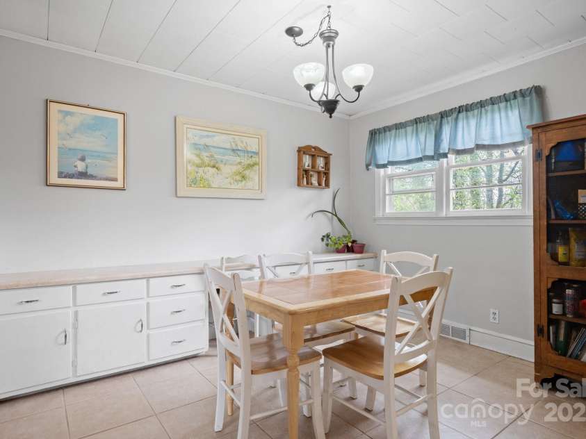 332 Swanson Drive, Lenoir, NC 28645.  MLS# CAR4246701, YatesRealty ID 7853. 