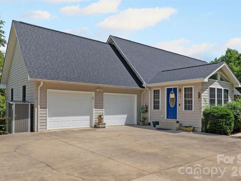 15 Willow Knolls Drive, Weaverville, NC 28787.  MLS# CAR4281968, YatesRealty ID 7854. 