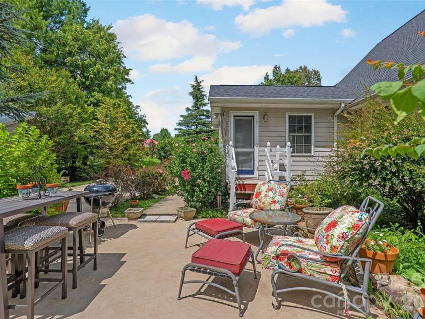 15 Willow Knolls Drive, Weaverville, NC 28787.  MLS# CAR4281968, YatesRealty ID 7854. 