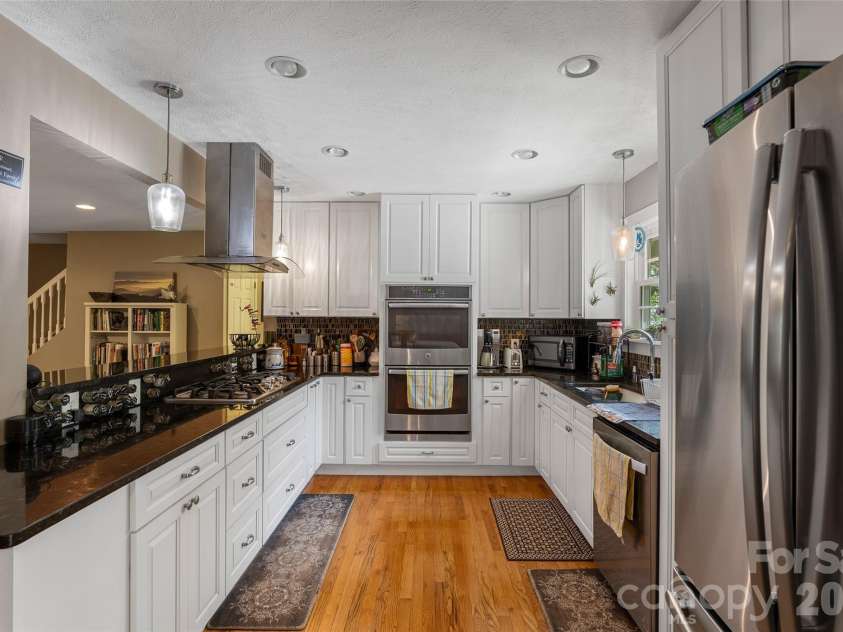 15 Willow Knolls Drive, Weaverville, NC 28787.  MLS# CAR4281968, YatesRealty ID 7854. 