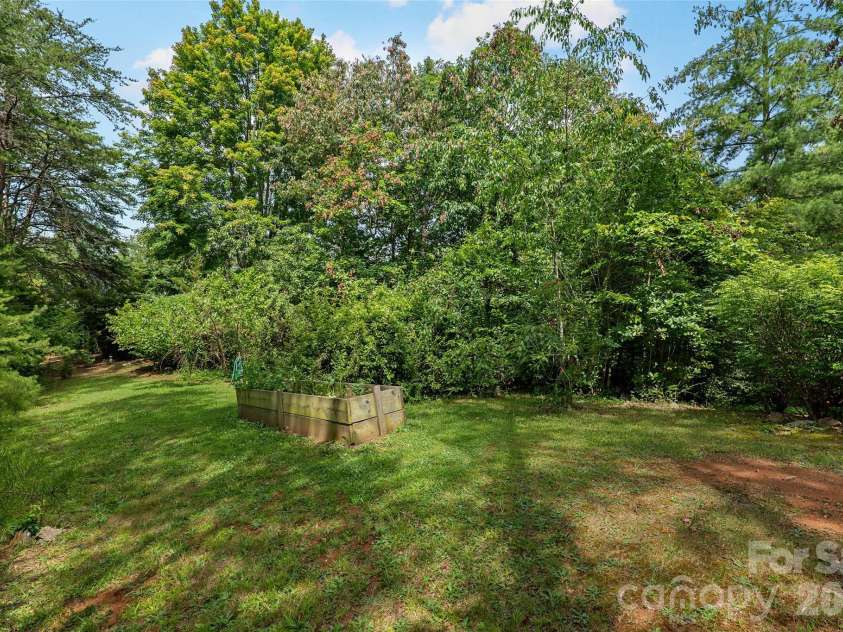15 Willow Knolls Drive, Weaverville, NC 28787.  MLS# CAR4281968, YatesRealty ID 7854. 