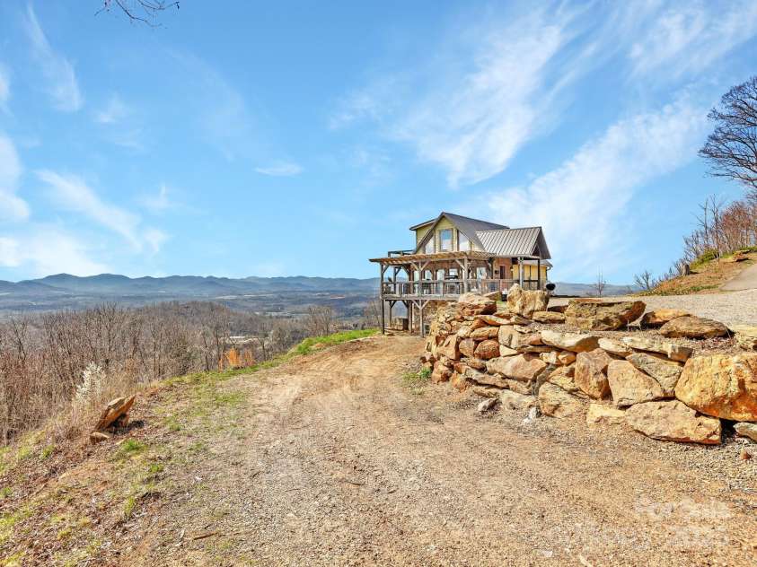 21 Carolina Sunset Pass, Asheville, NC 28804.  MLS# CAR4238184, YatesRealty ID 7854. Additional parking/driveway