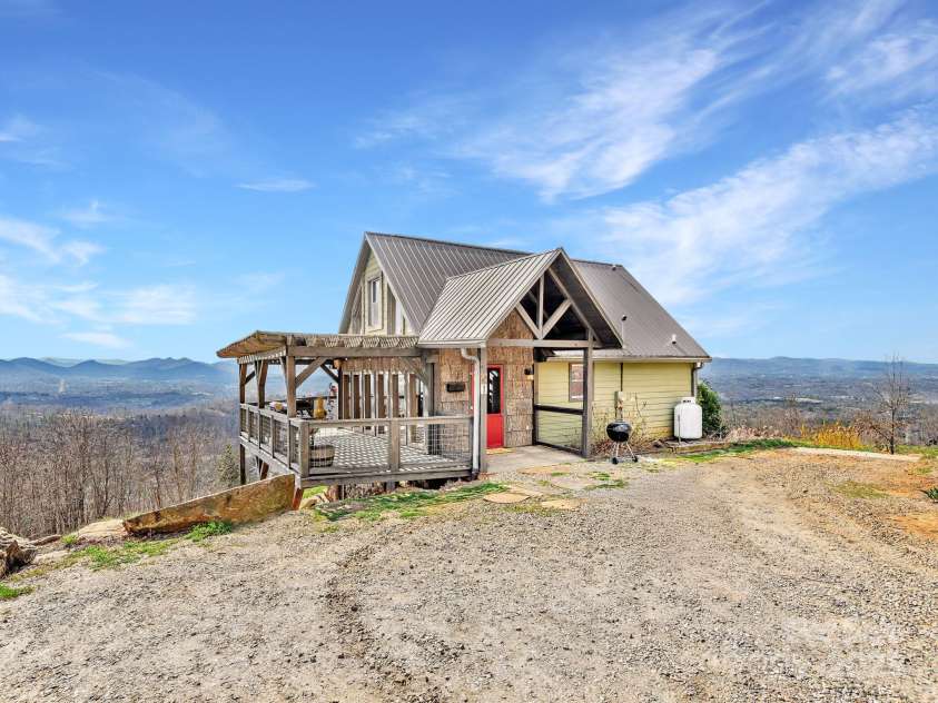 21 Carolina Sunset Pass, Asheville, NC 28804.  MLS# CAR4238184, YatesRealty ID 7854. Front of house