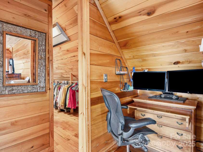 21 Carolina Sunset Pass, Asheville, NC 28804.  MLS# CAR4238184, YatesRealty ID 7854. Office area/nook