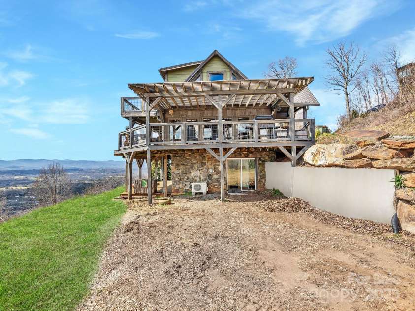 21 Carolina Sunset Pass, Asheville, NC 28804.  MLS# CAR4238184, YatesRealty ID 7854. Side of house