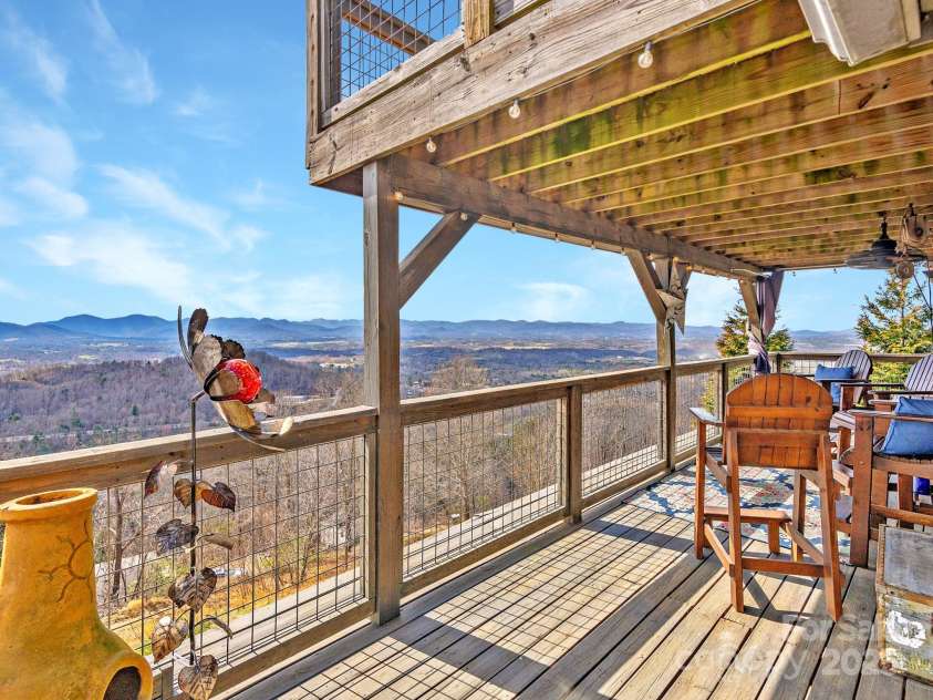 21 Carolina Sunset Pass, Asheville, NC 28804.  MLS# CAR4238184, YatesRealty ID 7854. Views, views, views!