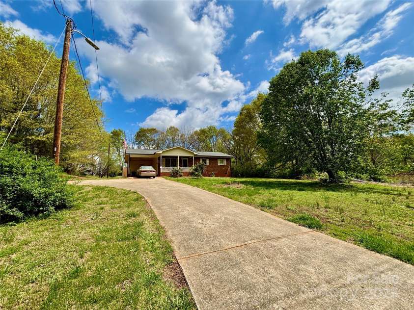 138 Friendship Drive, Ellenboro, NC 28040.  MLS# CAR4243904, YatesRealty ID 7855. 