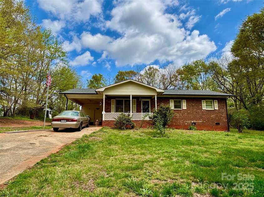 138 Friendship Drive, Ellenboro, NC 28040.  MLS# CAR4243904, YatesRealty ID 7855. 