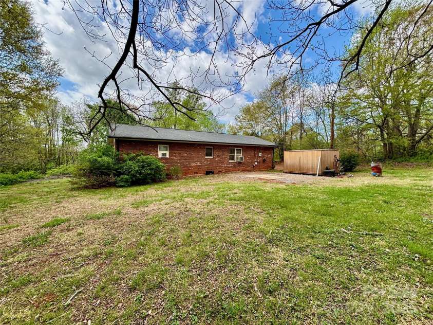 138 Friendship Drive, Ellenboro, NC 28040.  MLS# CAR4243904, YatesRealty ID 7855. 