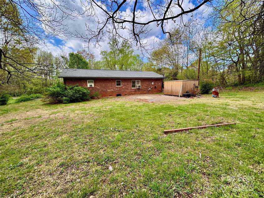 138 Friendship Drive, Ellenboro, NC 28040.  MLS# CAR4243904, YatesRealty ID 7855. 