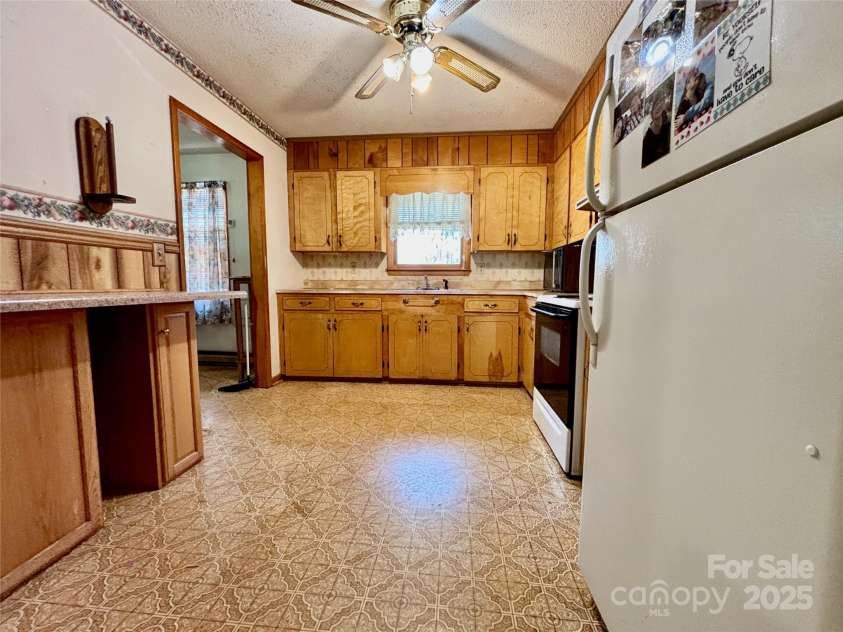 138 Friendship Drive, Ellenboro, NC 28040.  MLS# CAR4243904, YatesRealty ID 7855. 