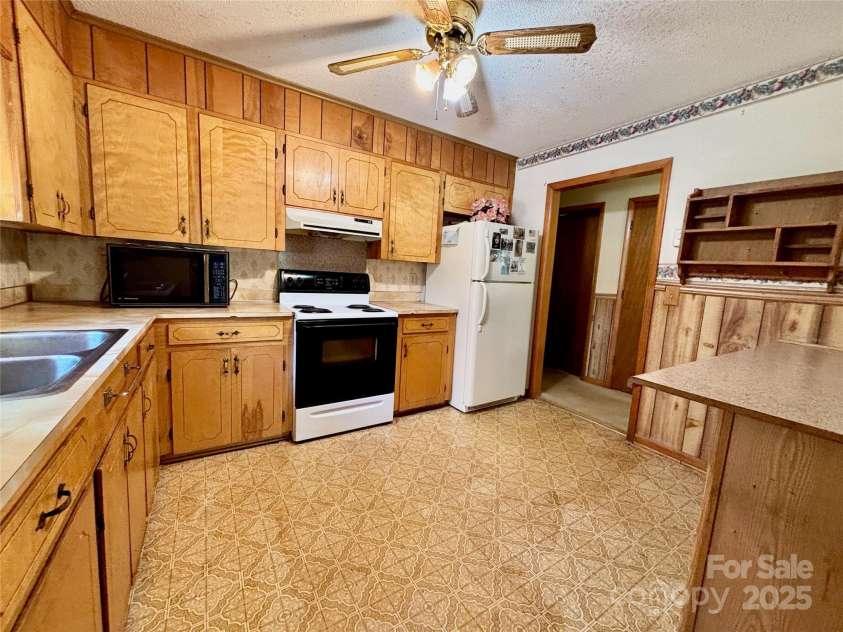 138 Friendship Drive, Ellenboro, NC 28040.  MLS# CAR4243904, YatesRealty ID 7855. 