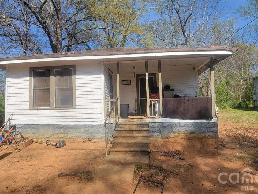 417 Oakland Drive, Shelby, NC 28151.  MLS# CAR4364824, YatesRealty ID 7856. 