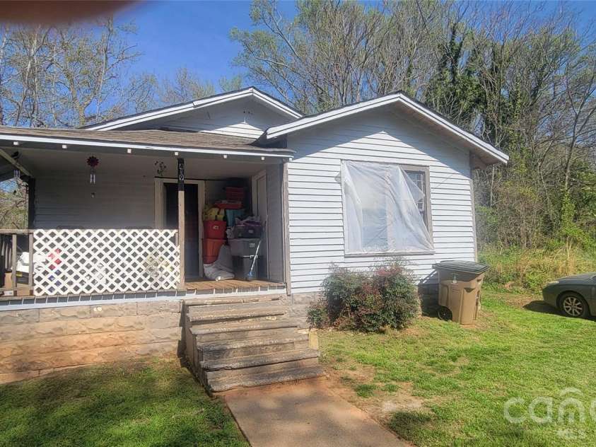 417 Oakland Drive, Shelby, NC 28151.  MLS# CAR4364824, YatesRealty ID 7856. 