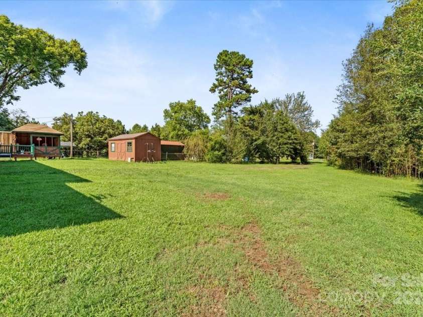 2110 Greenbriar Road, Statesville, NC 28625.  MLS# CAR4172062, YatesRealty ID 7857. 