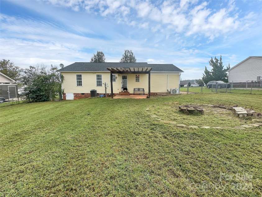 330 Crocker Road, Kings Mountain, NC 28086.  MLS# CAR4183695, YatesRealty ID 7858. 