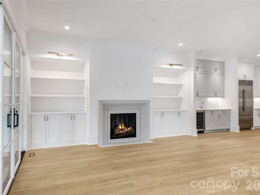 5034 Gilchrist Road, Charlotte, NC 28211.  MLS# CAR4244515, YatesRealty ID 7860. Great Room for Representation