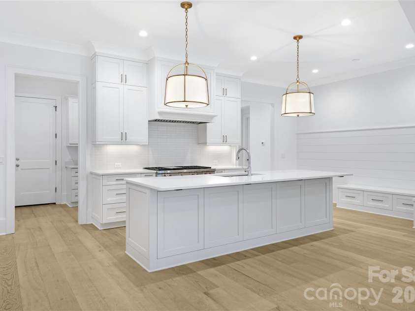 5034 Gilchrist Road, Charlotte, NC 28211.  MLS# CAR4244515, YatesRealty ID 7860. Kitchen for Representation