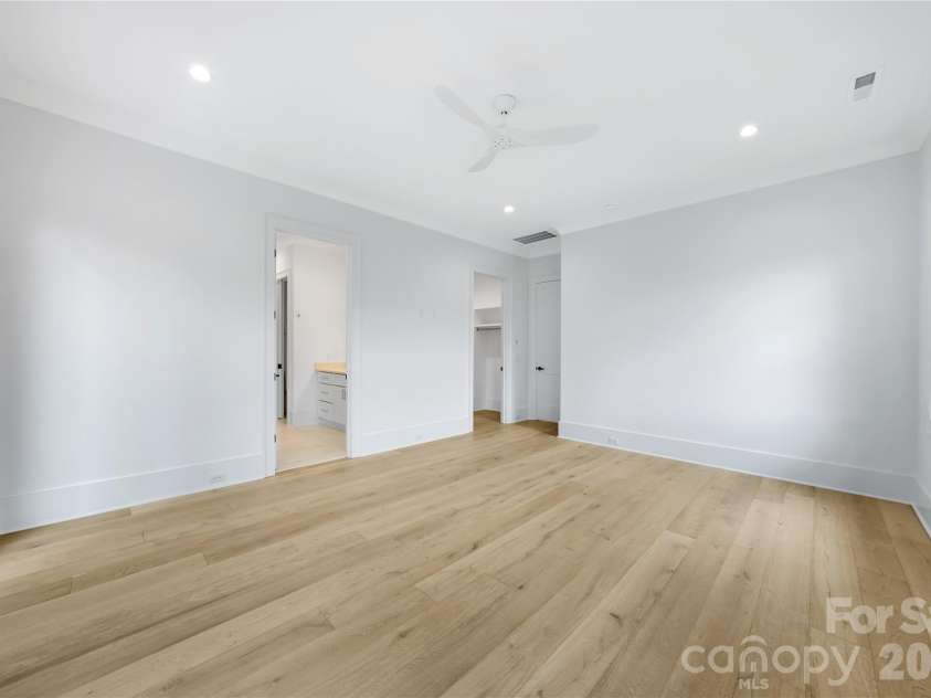 5034 Gilchrist Road, Charlotte, NC 28211.  MLS# CAR4244515, YatesRealty ID 7860. Primary Bedroom Up for Representation