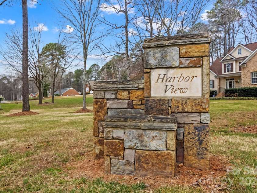 105 Whimbrel Lane, Mooresville, NC 28117.  MLS# CAR4277056, YatesRealty ID 7861. 