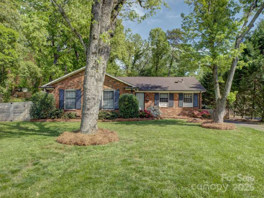 5601 Londonderry Road, Charlotte, NC 28210.  MLS# CAR4247091, YatesRealty ID 7862. Welcome to 5601 Londonderry Road